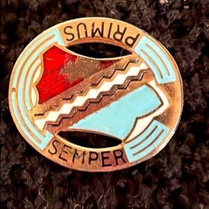 Vintage-1940s- WWII 1st Infantry Division‎ Crest “Semper Primus” lapel pin